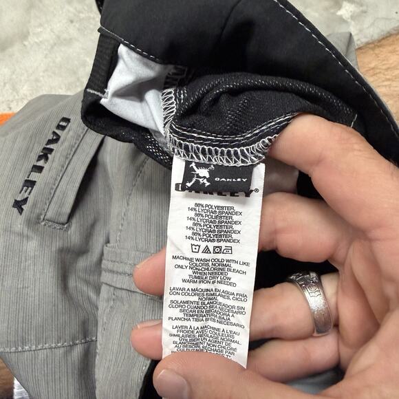 Oakley Men’s Shorts Size 32 Heather Gray Golf Casual Walking - Picture 8 of 8